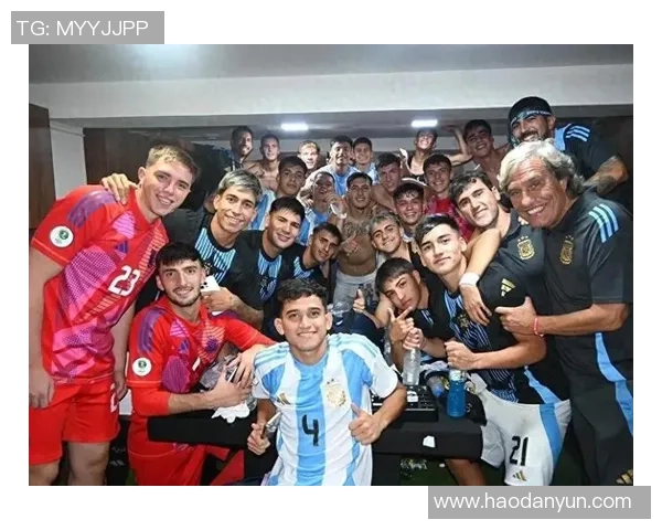 足球明星与路人亲密互动展现真实一面引发热议与感动